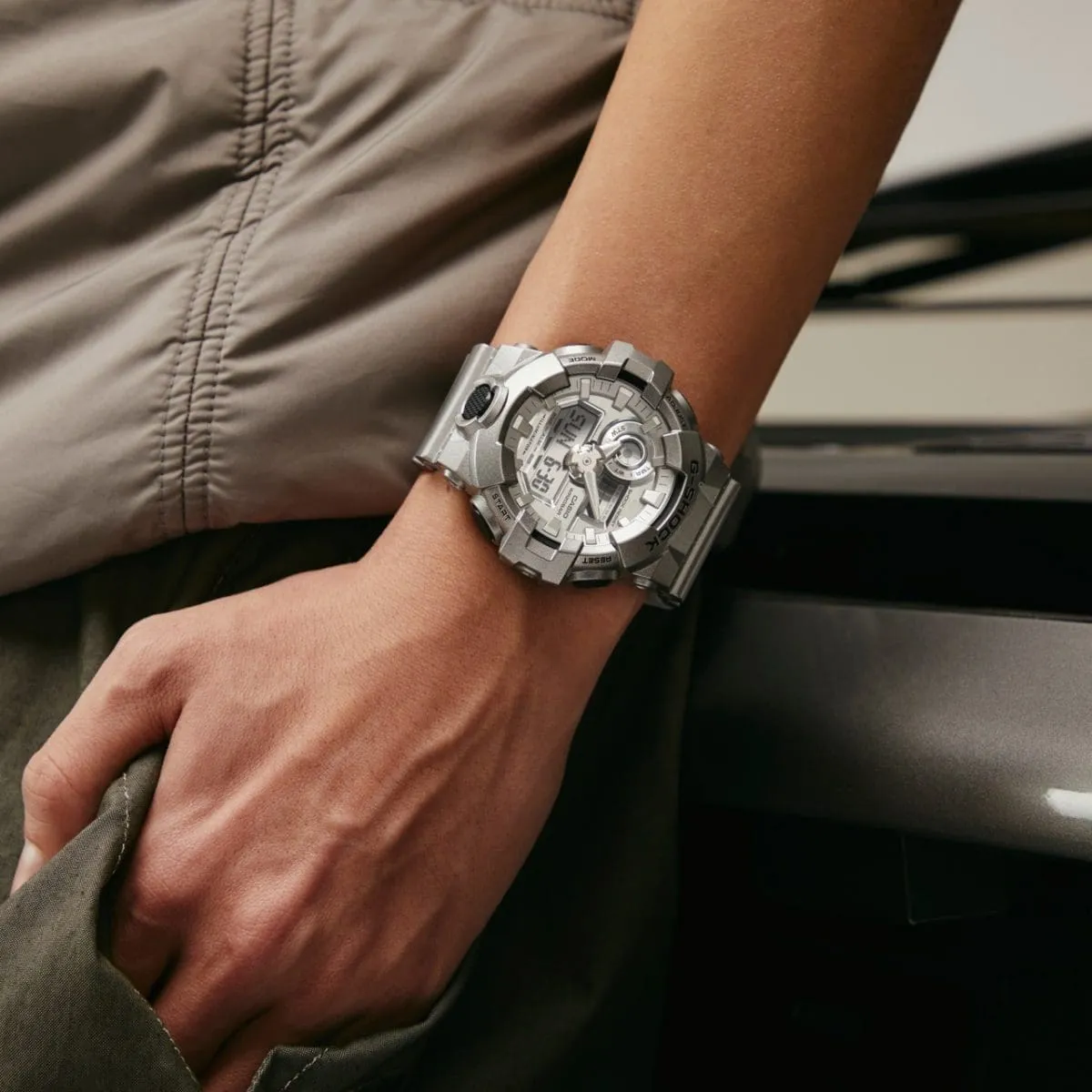 Casio - GA-700FF-8ADR