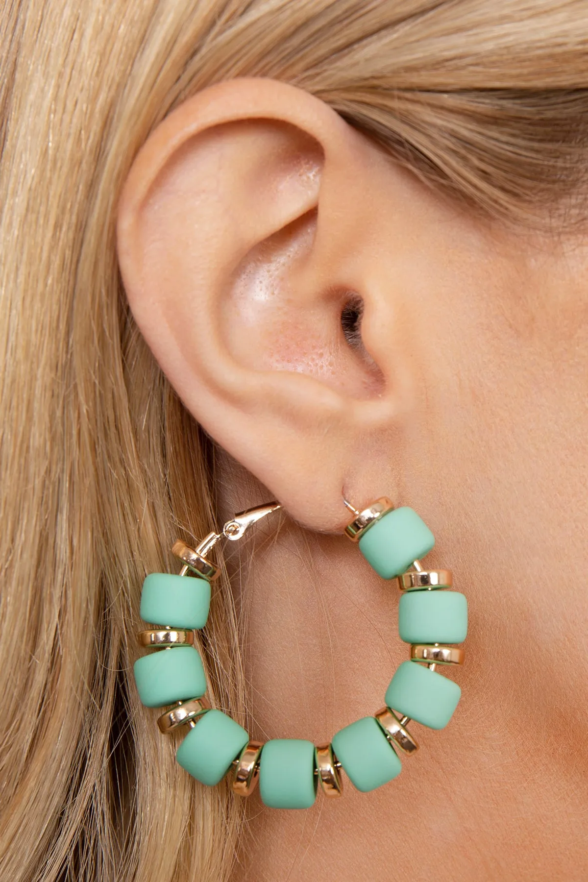 COLOR BEADS HOOP EARRINGS