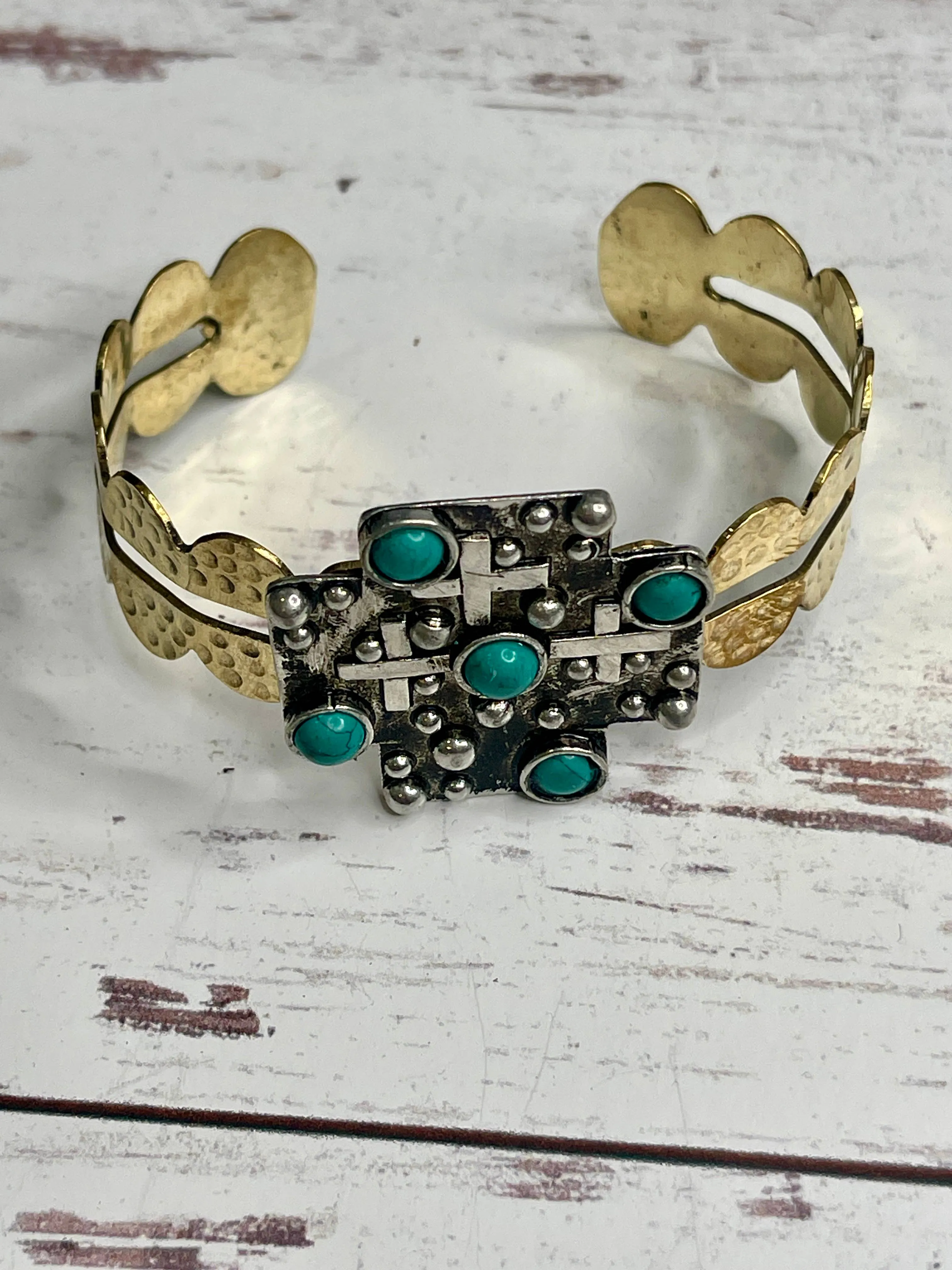 Criss cross Concho Gold cuff
