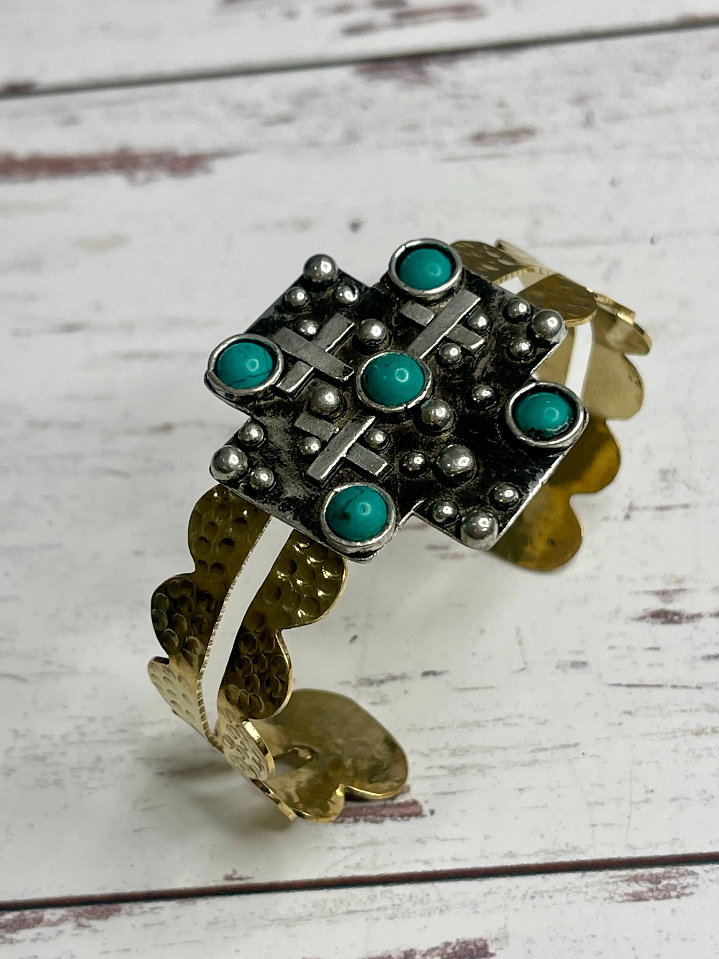Criss cross Concho Gold cuff