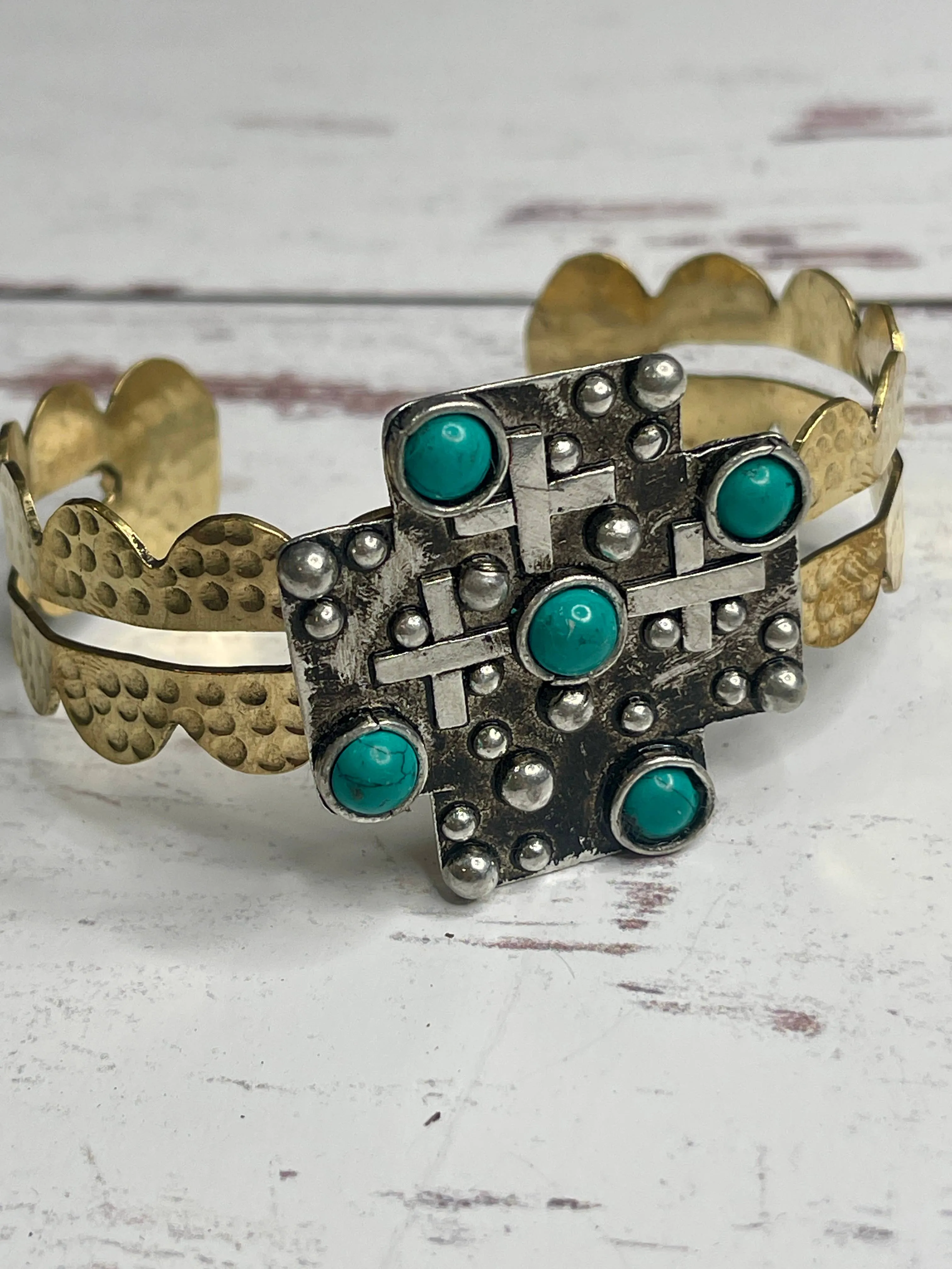 Criss cross Concho Gold cuff