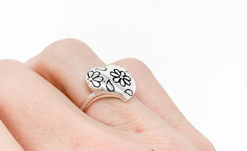 Daisy Heart Ring
