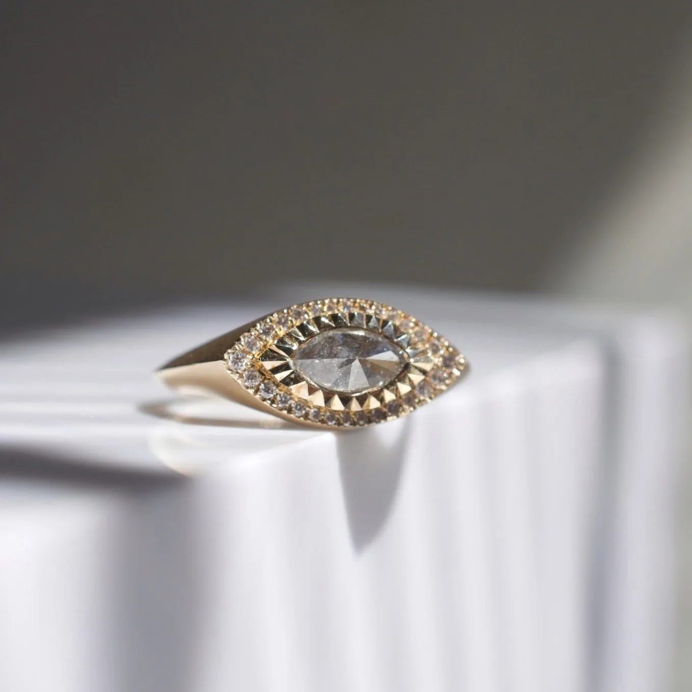 Deco Eye Signet 2