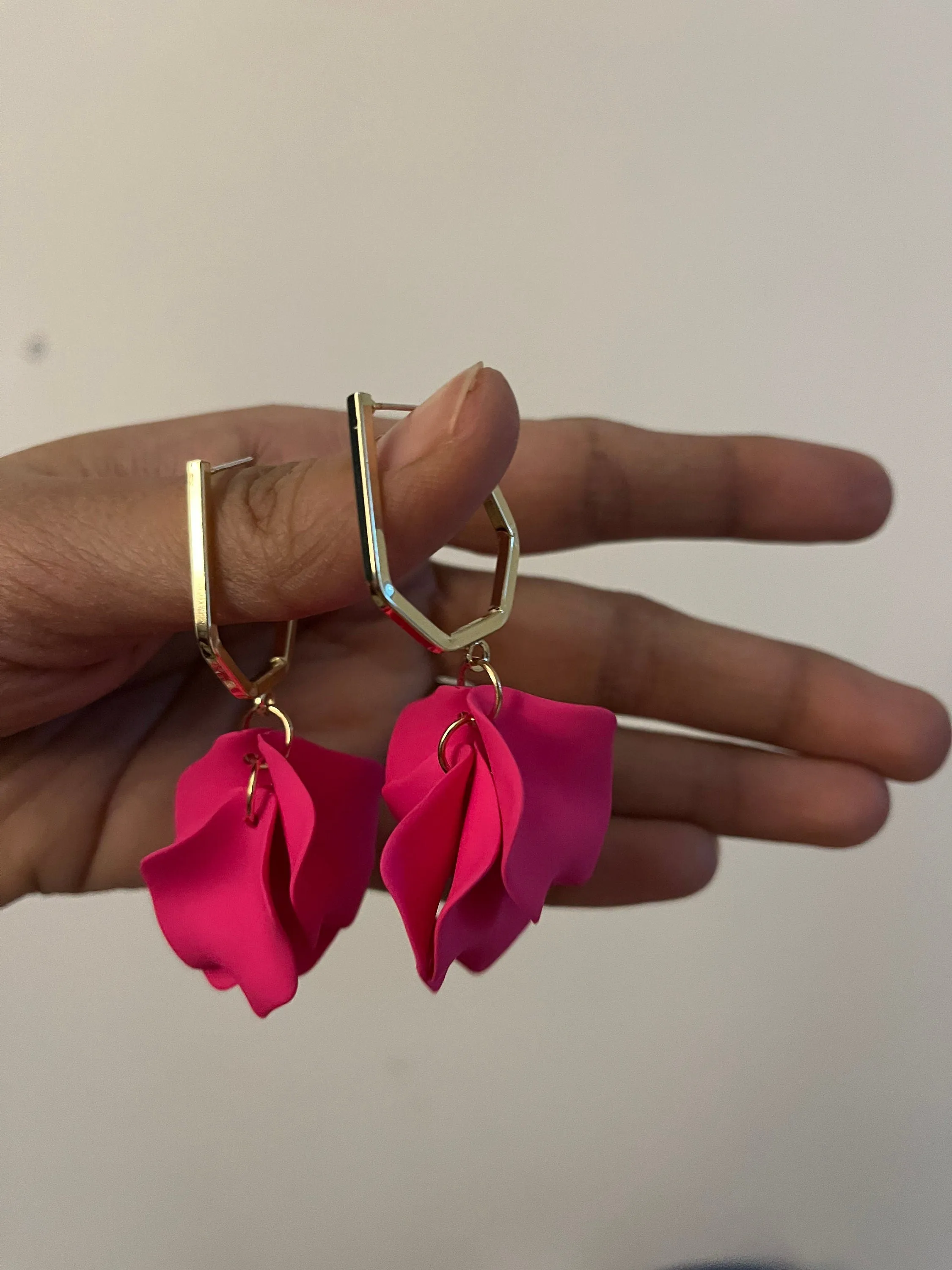 Hot pink earrings , pink acrylic earrings , fuchsia earrings , fuchsia flower earrings , chunky pink petal earrings ,pink flower statement