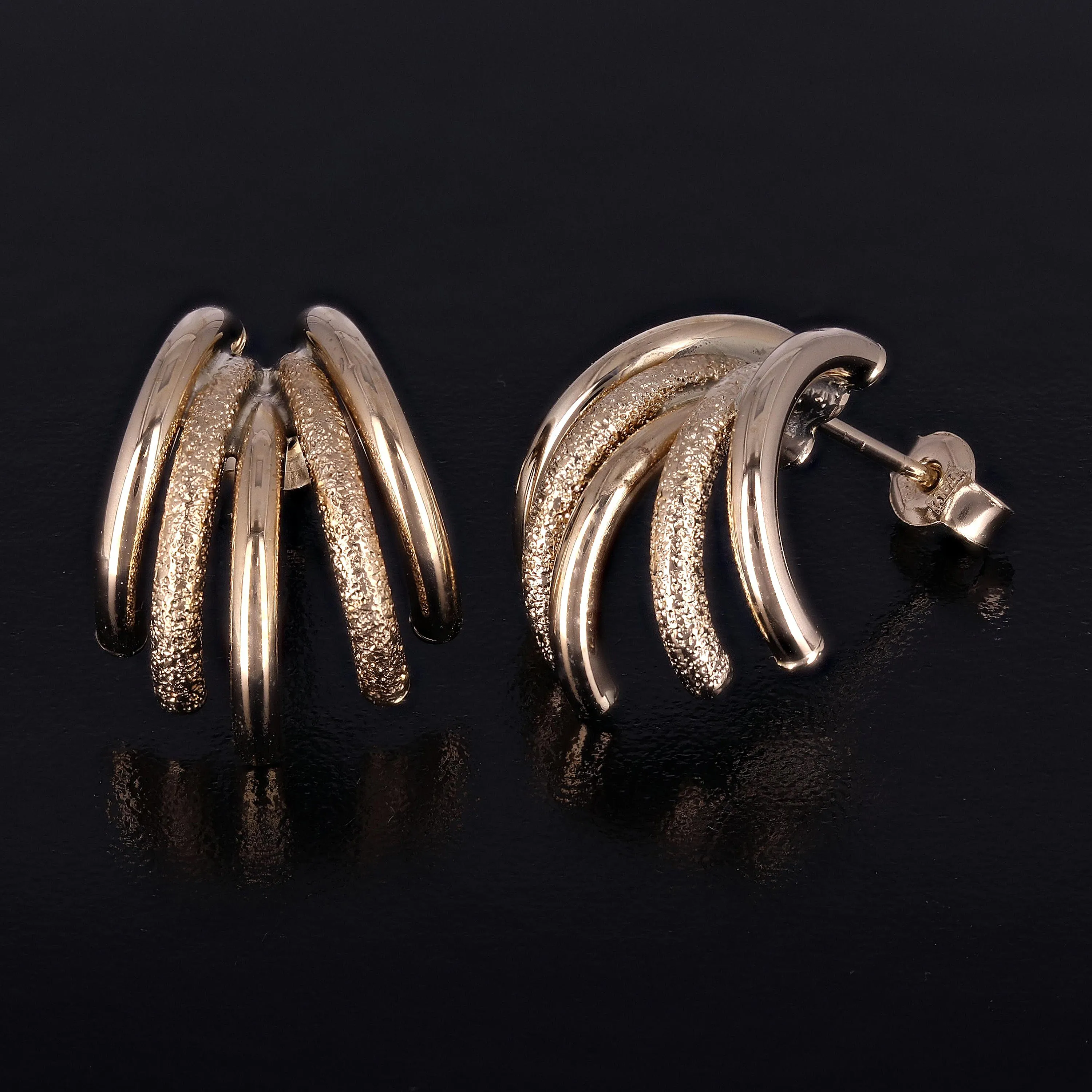 Italian 14k Yellow or White Gold Macaroni Link Cuffed Quarter Hoop Stud Earrings