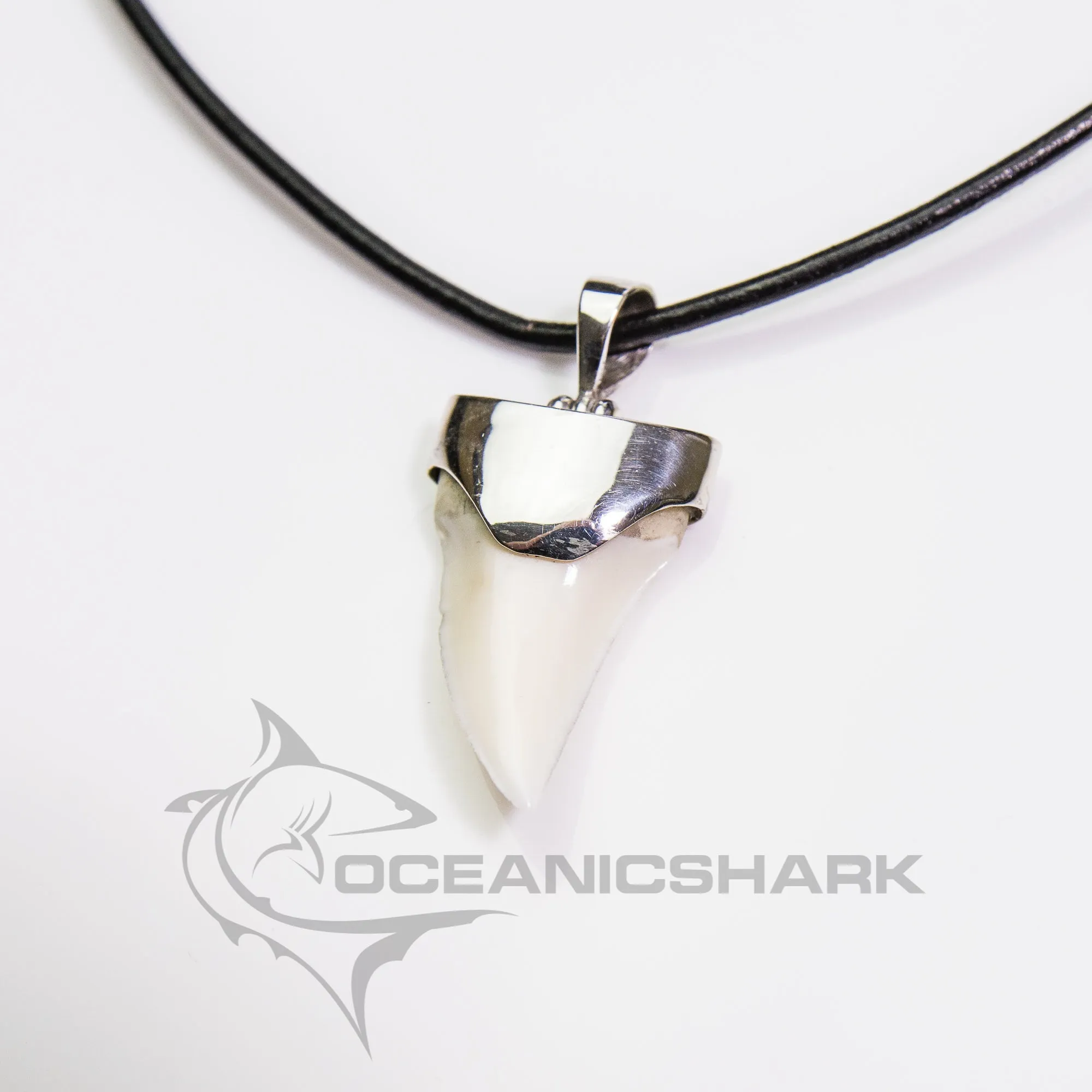 Mako shark tooth solid silver pendant s31