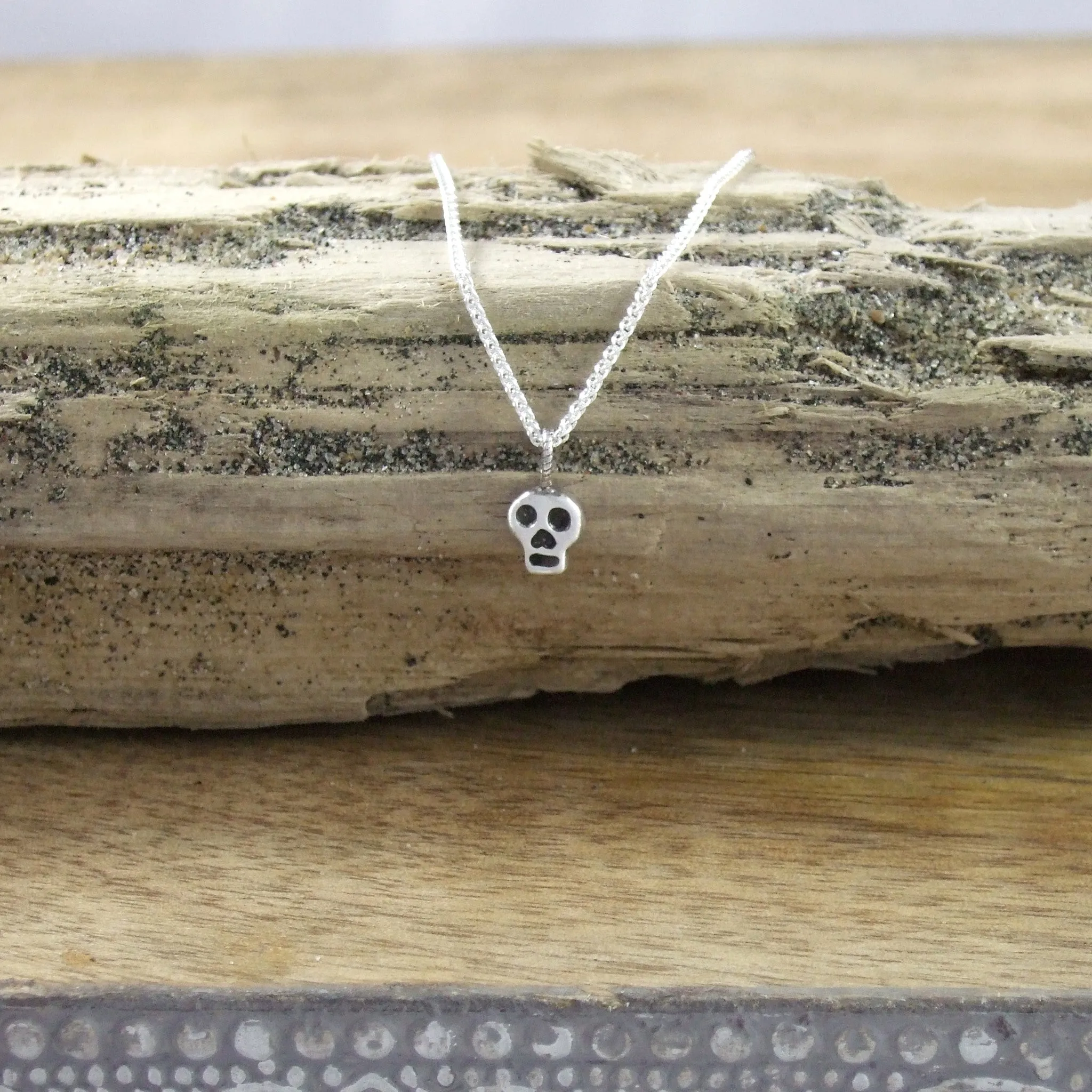 Pequeño Skull Pendant