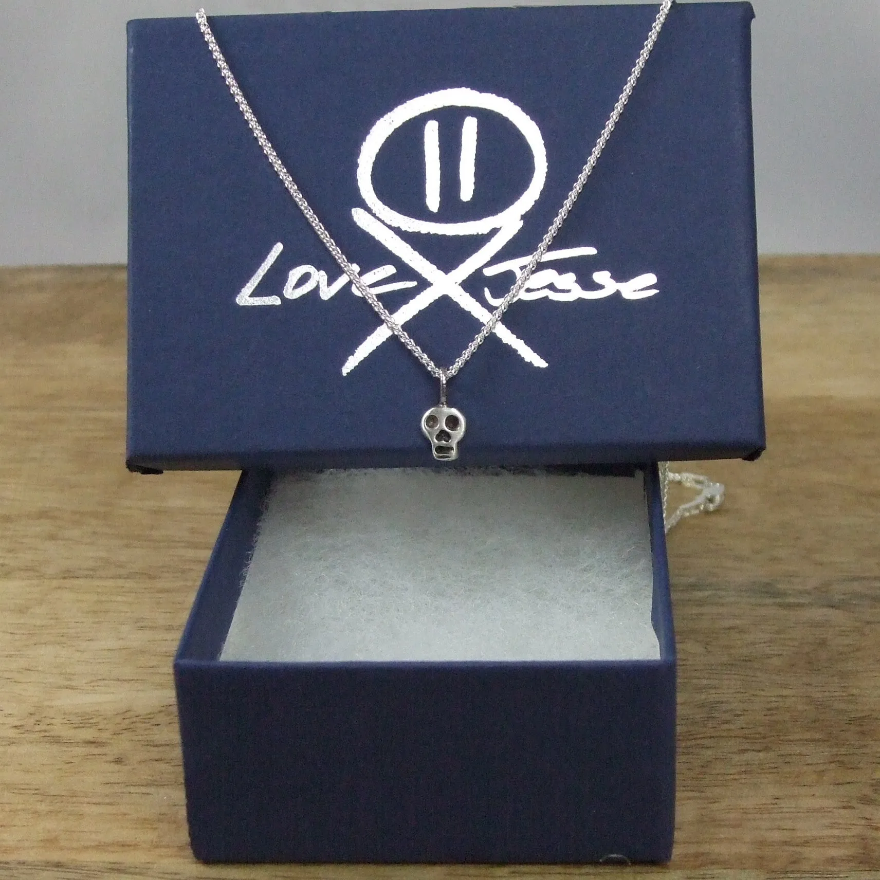 Pequeño Skull Pendant