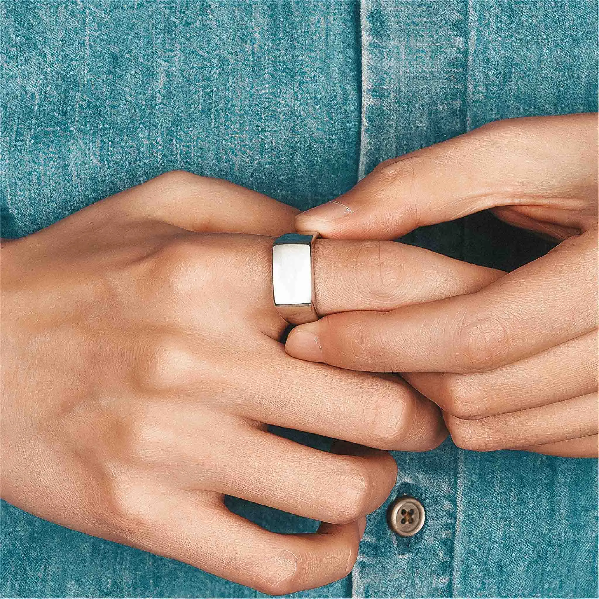 PERSONALIZED RECTANGLE SIGNET RING