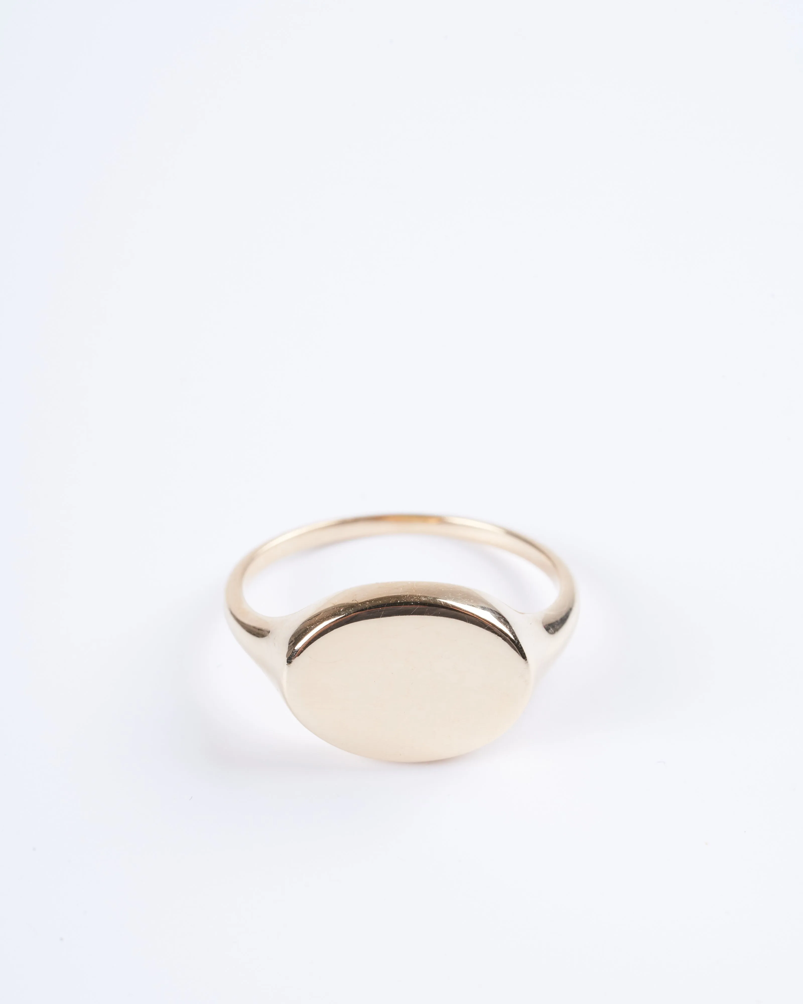 small oval signet ring in gold - gold
