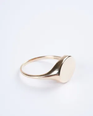 small oval signet ring in gold - gold