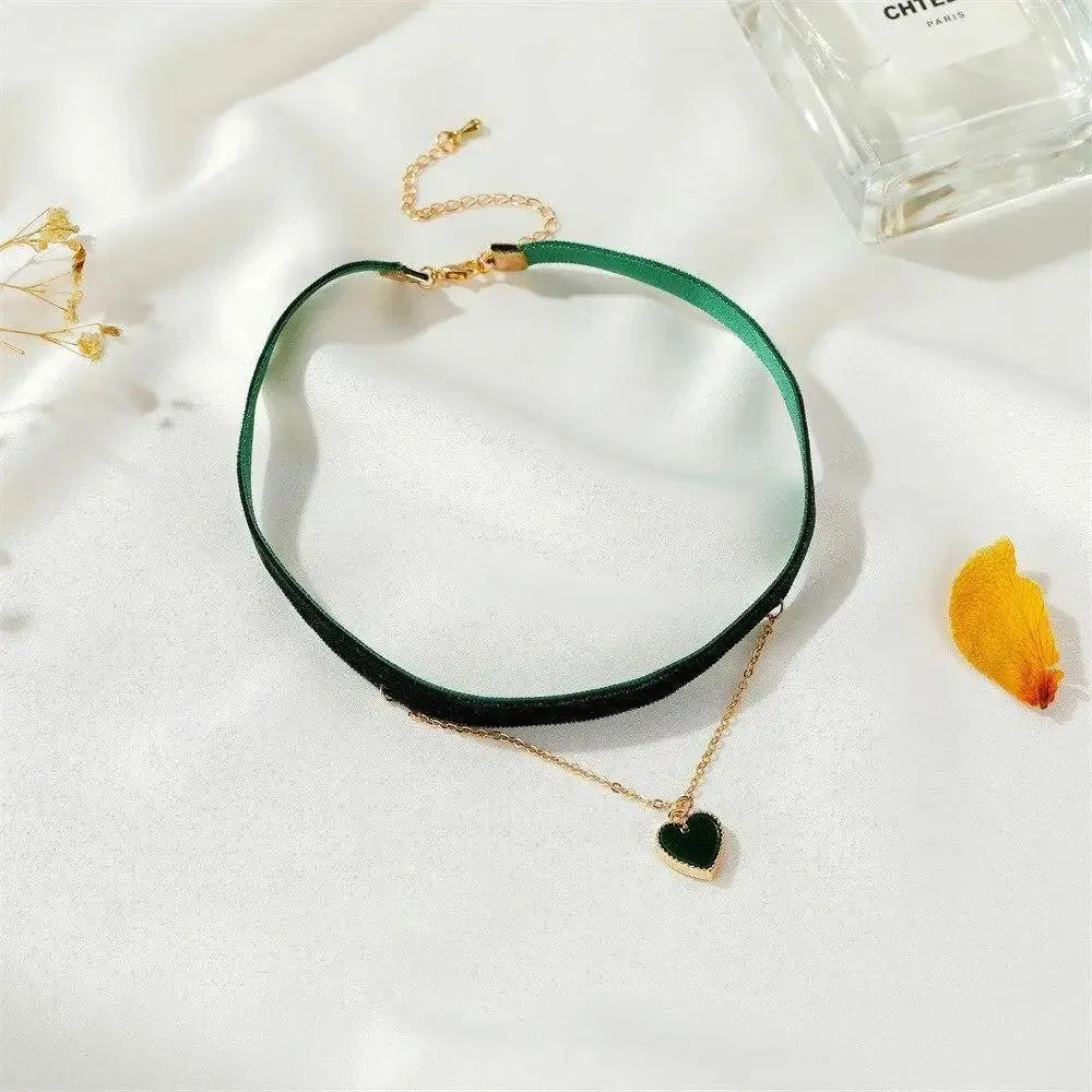 Trendy Simple Gothic Heart Pendant Choker Necklace Punk Choker Necklace for Women Girls Fashion Jewelry