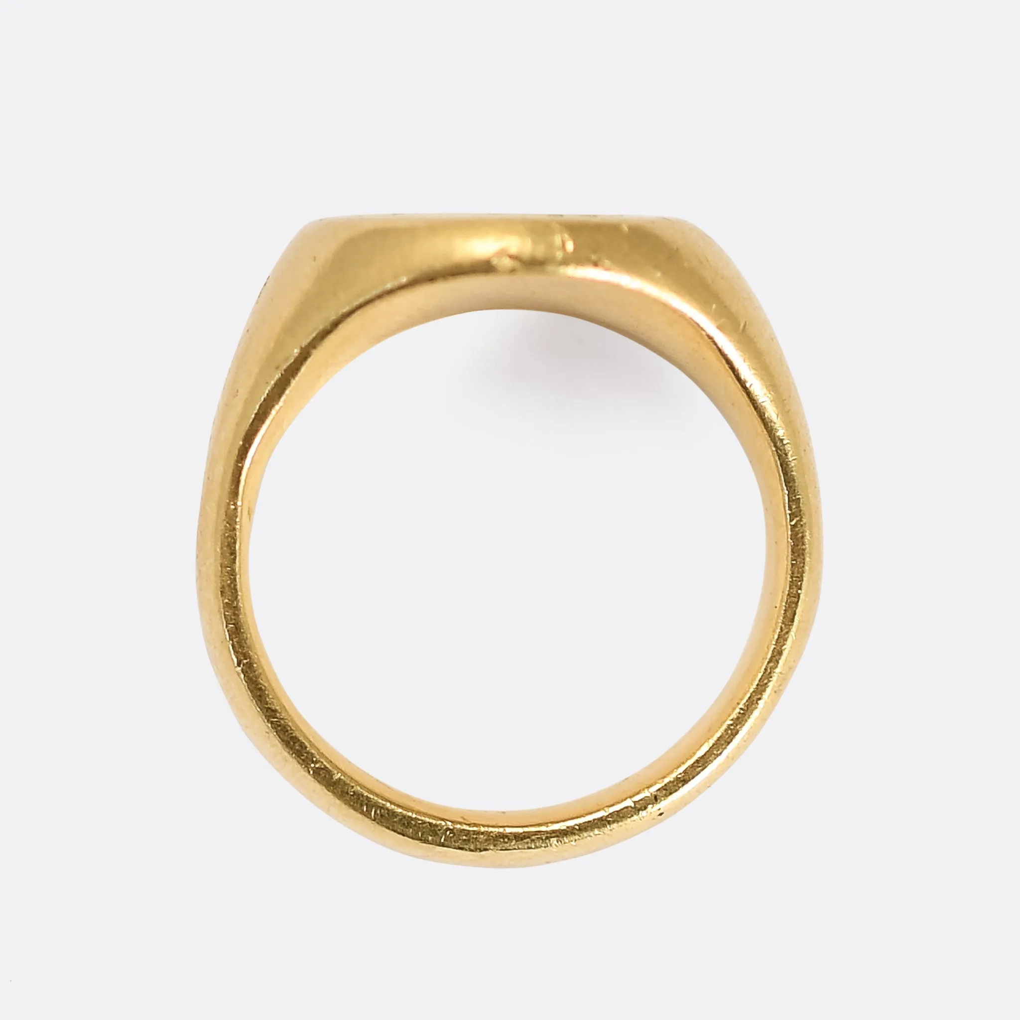 Vintage 18k Gold Boar-Head Crest Signet Ring