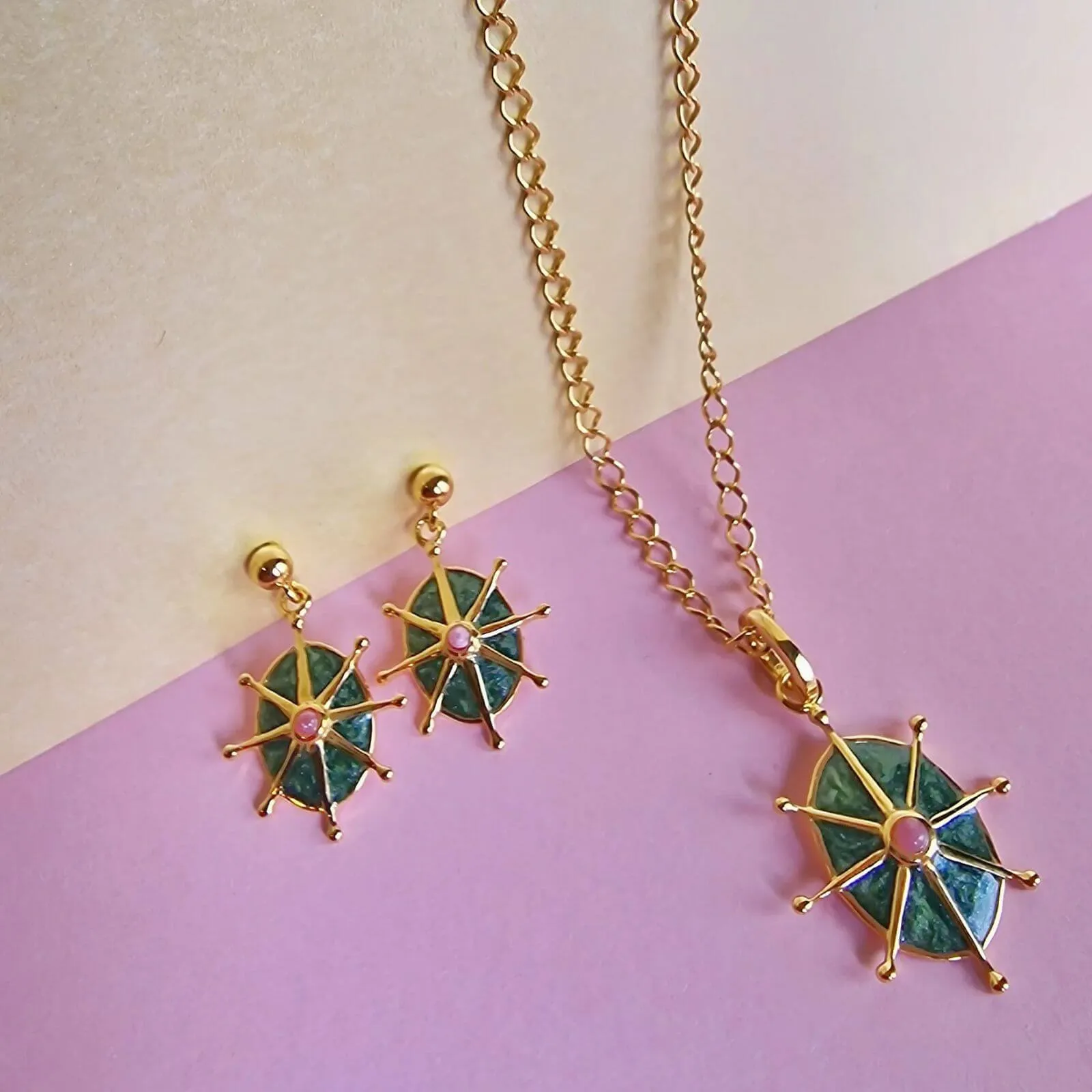 Vurchoo 8 Point Star Gold & Green Necklace